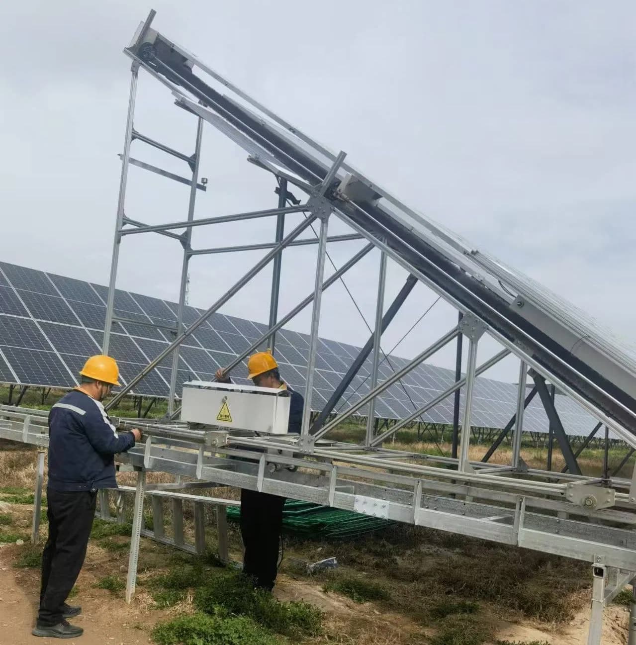 全球光伏运维市场扩容，智能清洁技术成降本增效关键抓手